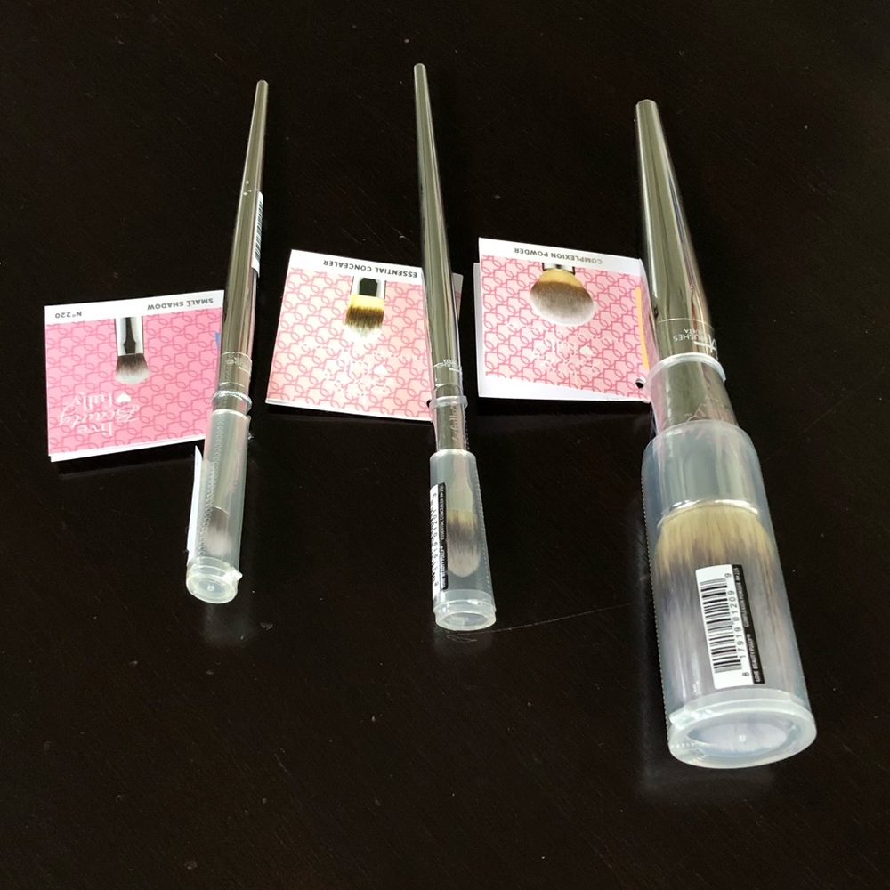 IT Brushes For ULTA “Love Beauty Fully” Set of 3 - Picture 4 of 16